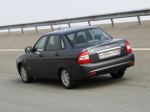 Что лучше - Лада Приора или Hyundai Accent? Русский автопром против Азии